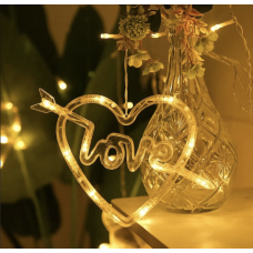 Створіть романтичну атмосферу з гірляндою Love на вашому святі!